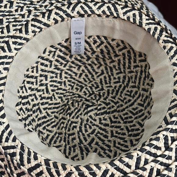 GAP Black and Cream Wide-Brimmed Hat - Picture 3 of 4